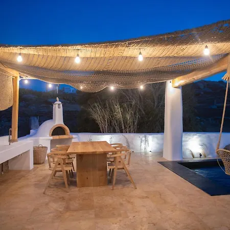 Little Amid Super Paradise-jackieo' Mykonos Super Paradise Beach (Mykonos)