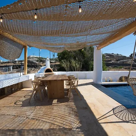 Little Amid Super Paradise-jackieo' Mykonos Super Paradise Beach (Mykonos)